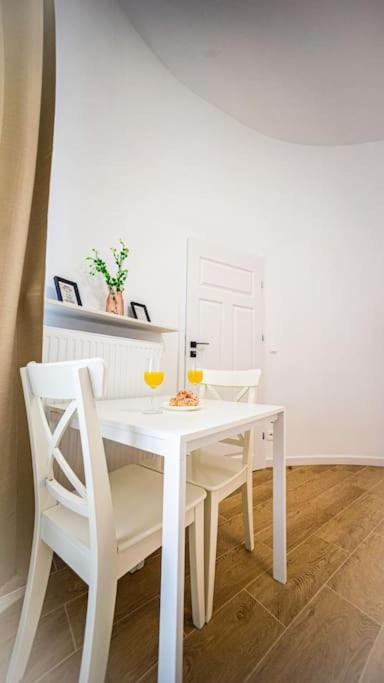 Lovely Apartment In ワルシャワ エクステリア 写真