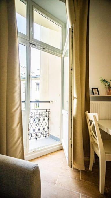 Lovely Apartment In ワルシャワ エクステリア 写真