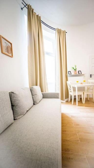 Lovely Apartment In ワルシャワ エクステリア 写真