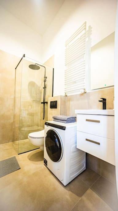 Lovely Apartment In ワルシャワ エクステリア 写真