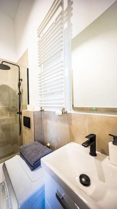 Lovely Apartment In ワルシャワ エクステリア 写真